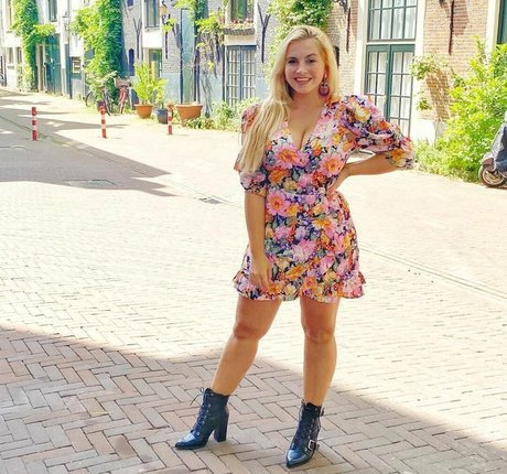 Sensi Lowe profile image