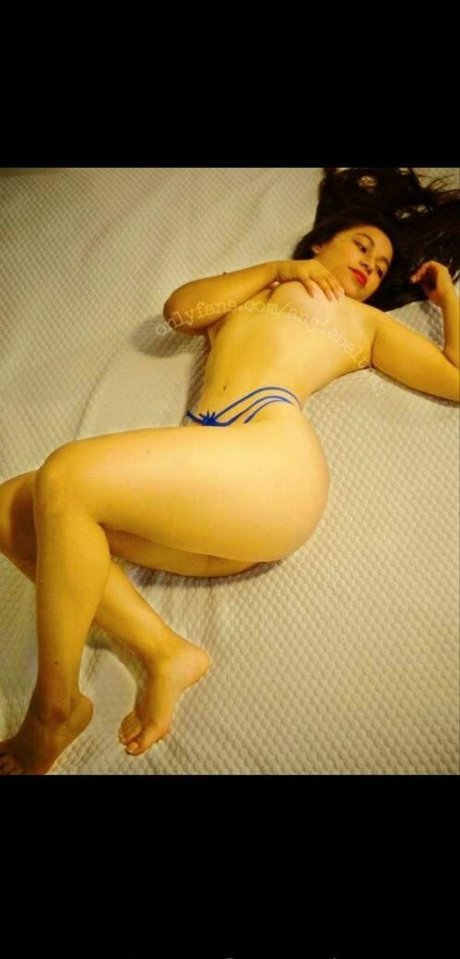 Angiebeltran99 ポルノスター 裸 写真