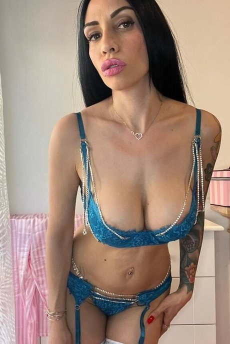 Giulia Diamond アダルトスター ギャラリー