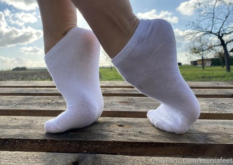 エモオンリーファン ヌード 写真