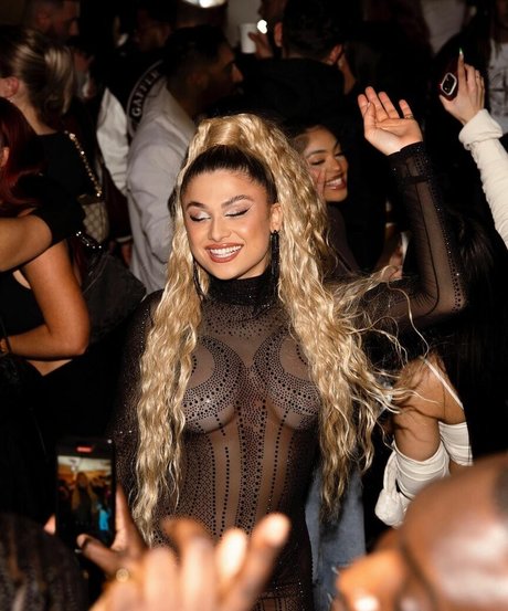 ぽっちゃりブロンドOnlyFans HD 画像