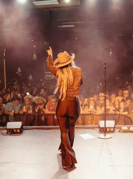 Lainey Wilson セックスポルノスター 写真