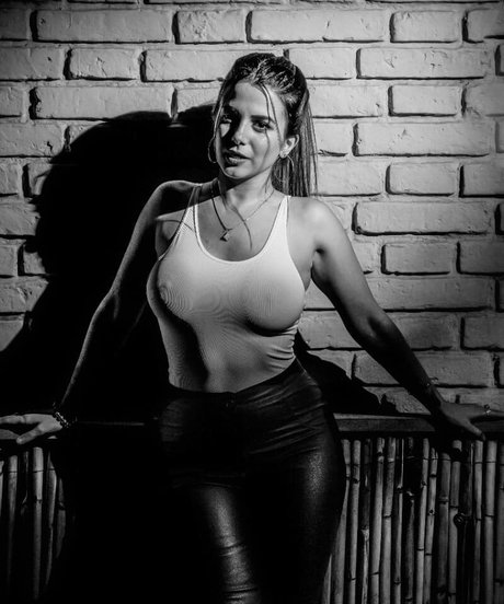 Valu Herrera ホットスター 写真