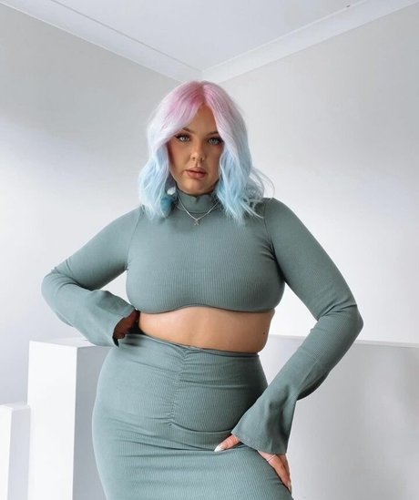 金髪の小柄なOnlyFans 素敵 写真