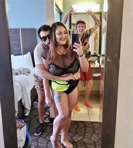 大学のOnlyFans 無料セクシー 写真