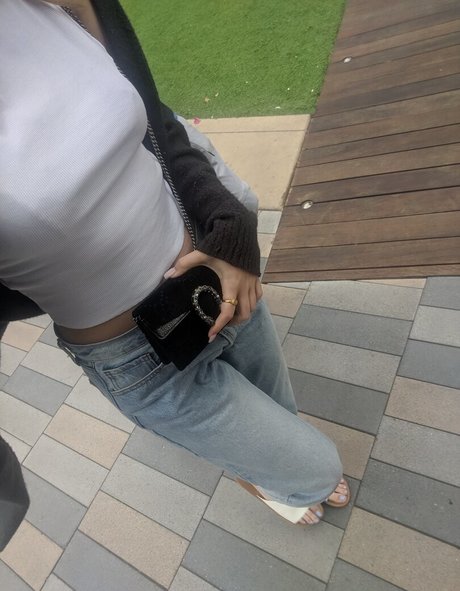 曲線美の熟女OnlyFans 無料xxx 写真