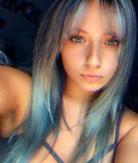 客室乗務員 OnlyFans セクシーヌード 写真