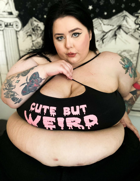 ぽっちゃりエモOnlyFans 無料 ギャラリー