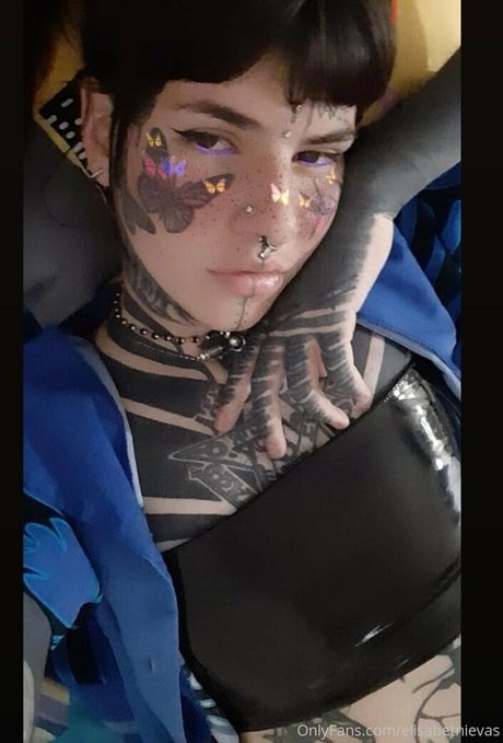 小柄で痩せたOnlyFans ポルノグラフィック 画像