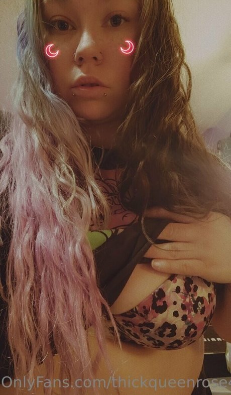 thickqueenrose420 ポルノスター ヌード 写真