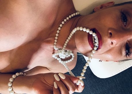 monicasaintxxx ポルノスター 裸 写真