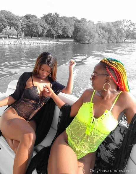 ms red77 ポルノモデル 写真