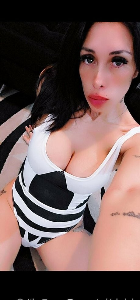 nini bb 裸の女優 画像