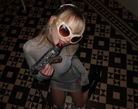 Lola Clark 裸のモデル 画像