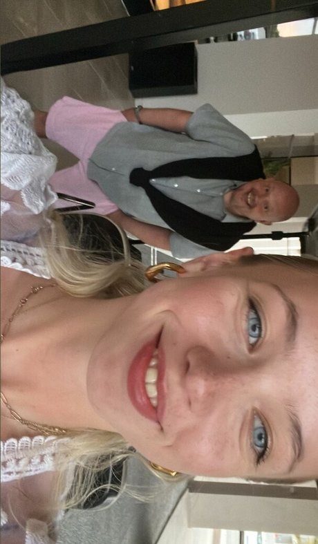 Lola Clark ホットスター 写真