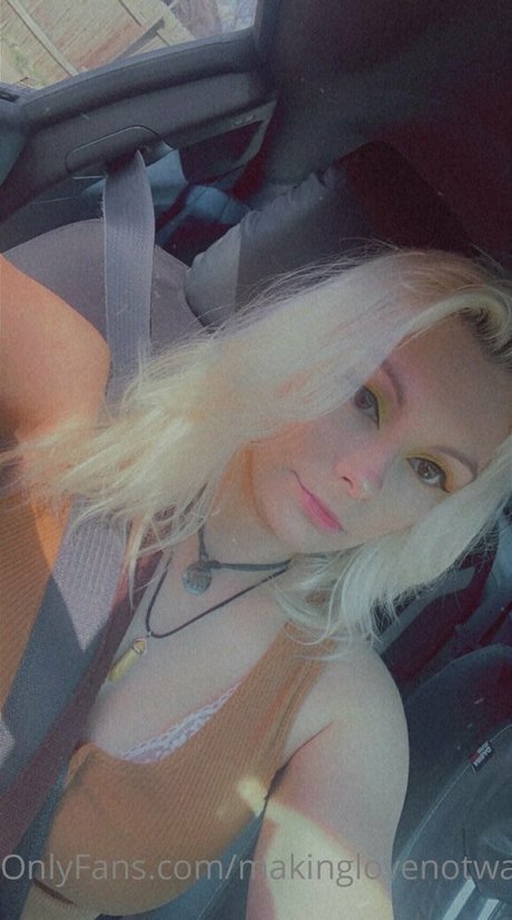 realprincesstiabeanie スター ヌード 写真