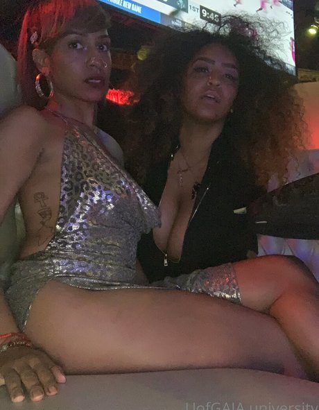 uofgaia 美しいポルノスター 写真