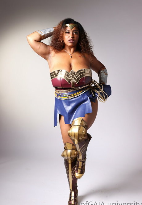 曲線美の熟女OnlyFans セクシーヌード 写真