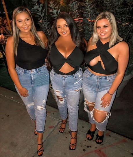 服を着たOnlyFans パーフェクト 画像