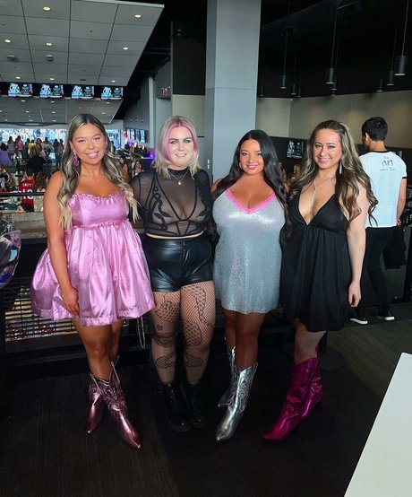 細身の巨乳OnlyFans 無料セクシー 写真