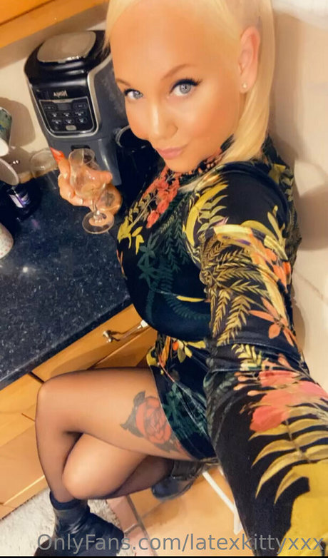 コスプレ プッシー OnlyFans 無料ヌード 写真