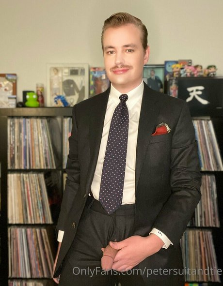 petersuitandtie アダルトモデル 写真