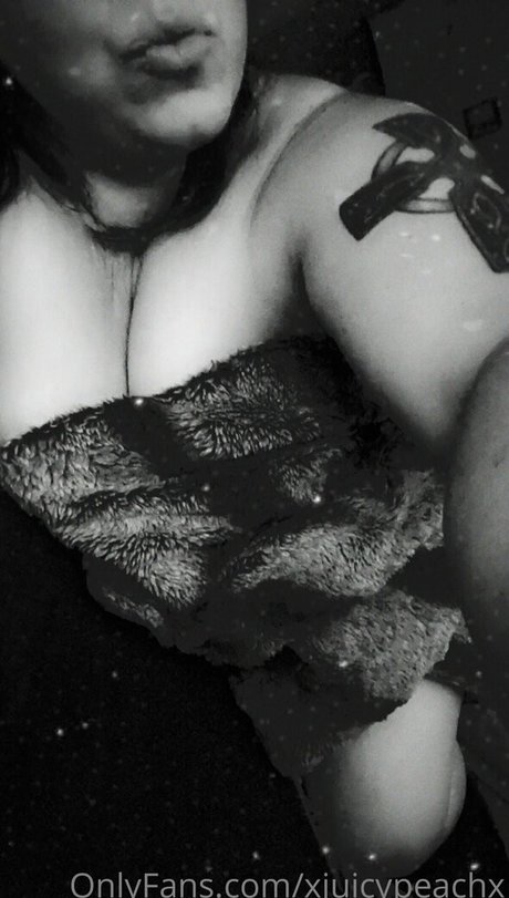 xjuicypeachx ポルノモデル 写真