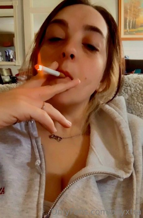 allyxtra アダルト女優 写真