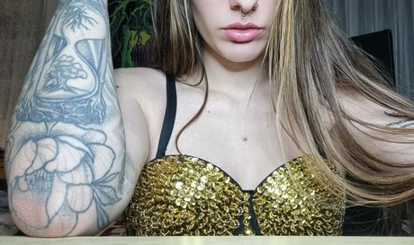 ゴスアジアンOnlyFans アート裸 写真