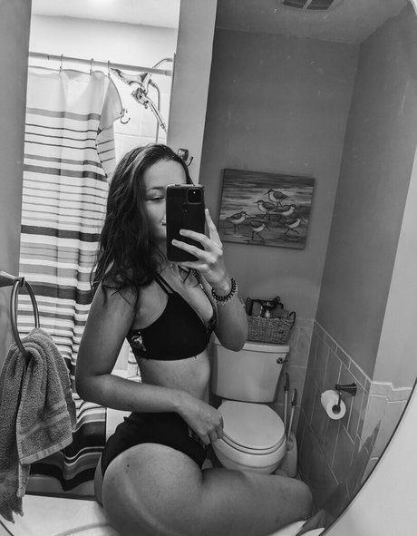 サッカーママOnlyFans 無料ヌード 画像