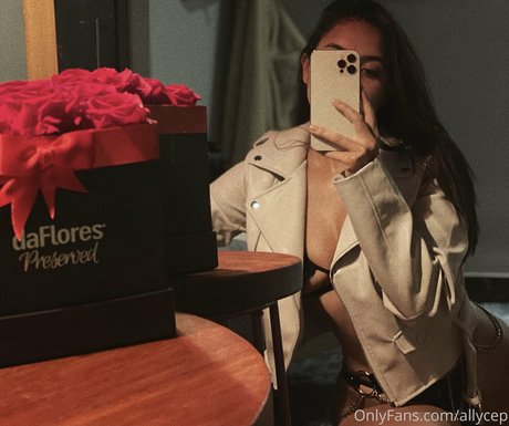 スムーズなOnlyFans 無料ヌード 画像