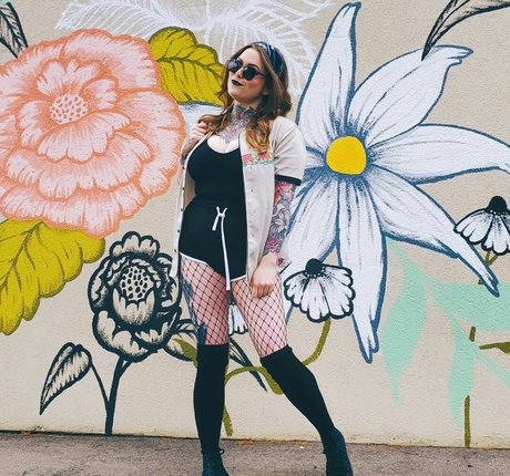 LoveLaurenn ポルノスター ホット 画像