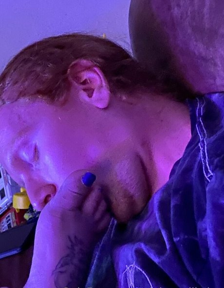 姉妹のOnlyFans セクシーヌード 写真