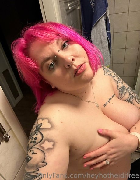 heyhotheidifree アダルトスター 写真