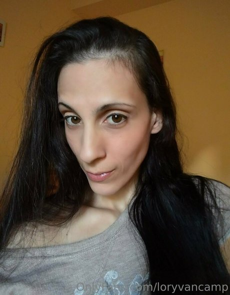 loryvancamp ヌードスター 画像