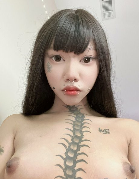 cyb3rb0t 美しいモデル 画像