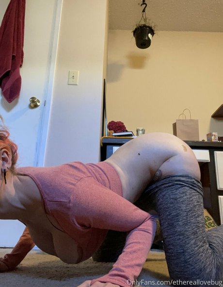 Ethereallovebug ポルノスター ヌード 写真