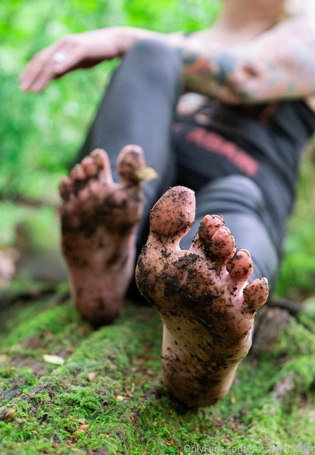 痩せた金髪の熟女OnlyFans HD 写真