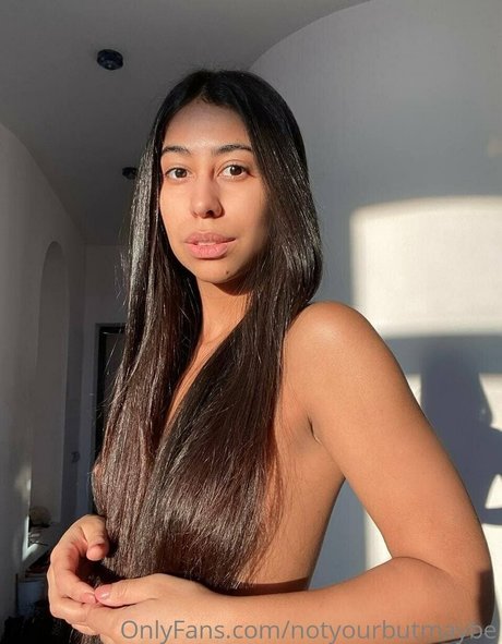 ぽっちゃり痴女OnlyFans 美しいヌード 写真