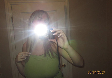 Emily V ポルノモデル 画像