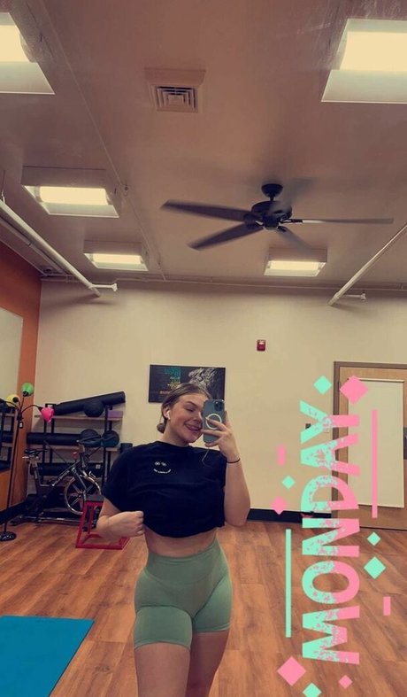 Emily V 最高のスター 写真