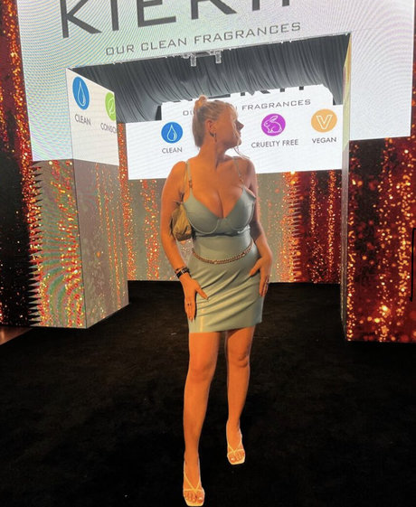 Emily V 裸のポルノスター ギャラリー