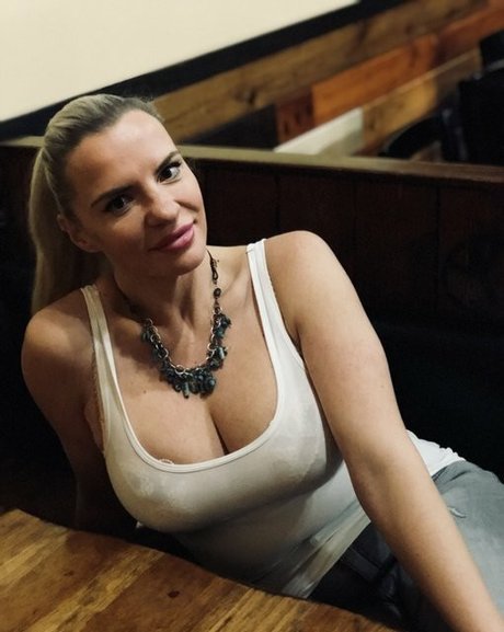 Tori Hendricz 独占スター 画像