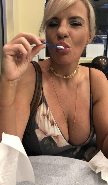 Tori Hendricz HDポルノスター 写真