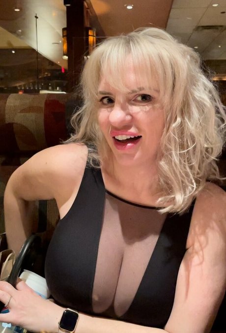 Tori Hendricz ポルノスター 高品質 アーカイブ