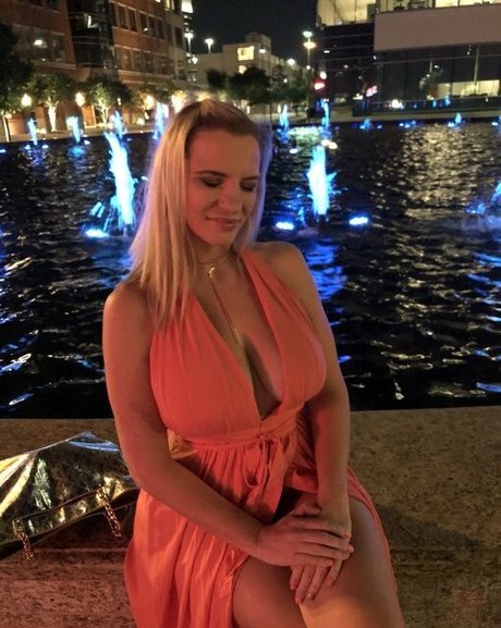 Tori Hendricz 美しいスター 写真