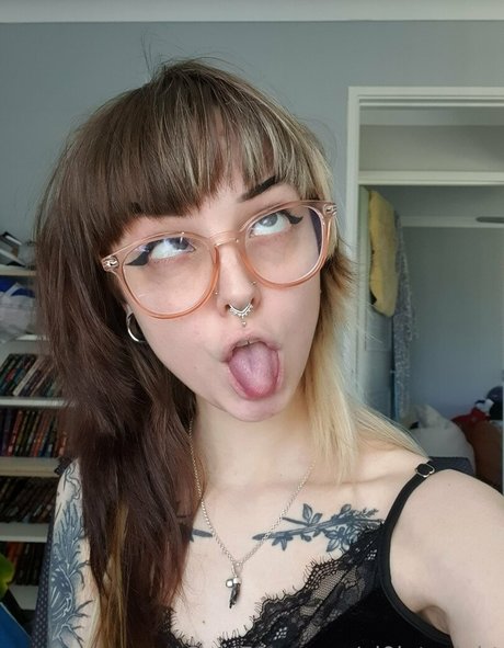 美しい足 OnlyFans ホットヌード 画像