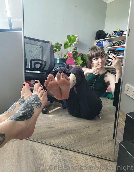 vi0let night xxxモデル 画像