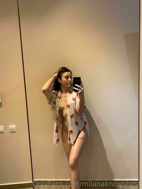 Milana Knows ヌードのポルノスター 写真
