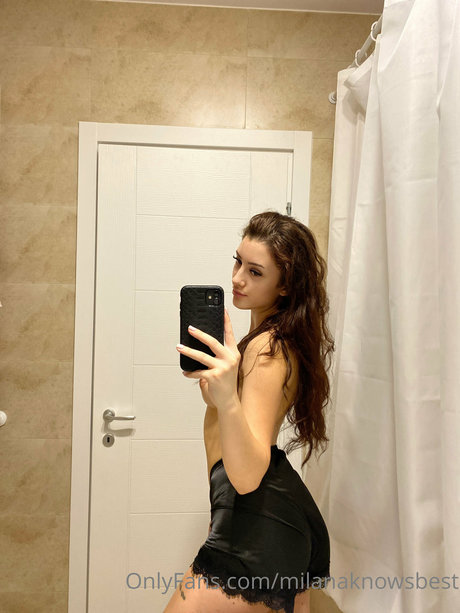 Milana Knows 裸のポルノスター 画像
